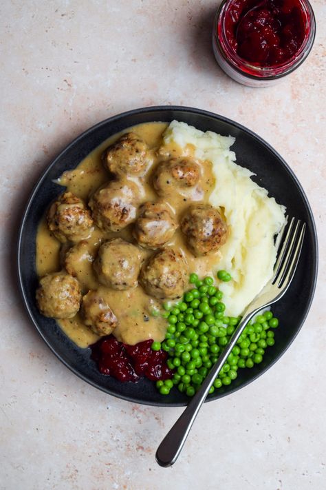 Ikea Swedish Meatball Recipe, Ikea Swedish Meatballs, Lingonberry Jam, Sommer Mad, Resepi Biskut, Plats Healthy, With Mashed Potatoes, Makanan Diet, Swedish Meatballs