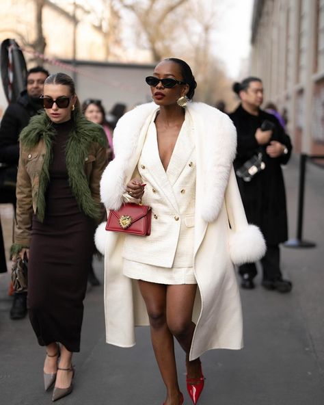 Alicia Mbuaya Mukuna (@alicia_krakowska_hadid) • Instagram photos and videos 2024 Street Style, Luxury Lifestyle Fashion, Luxury Lifestyle Women, Queen Fashion, Effortlessly Chic Outfits, Casual Dinner Outfit, Winter Fashion Outfits, Elegant Outfit, Outfit Details