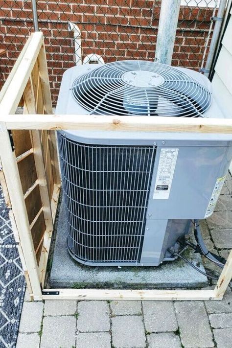 Check out this creative way to hide an ugly outdoor AC unit. If you love your patio or deck but hate your eyesore of an AC unit then you'll like this creative cover idea on a budget. #diy #acunitcover #outdoorcover Aircon Cover, Hide Ac Units, Outdoor Ac Unit, Air Conditioner Cover Outdoor, Chandelier Planter, Ac Unit Cover, Diy Ac, Ac Cover, Woodworking Square