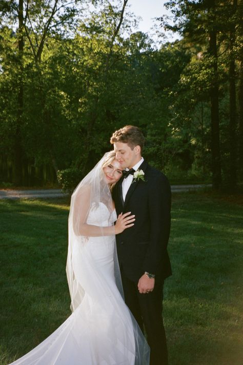 35mm film wedding photography fine art destination film photographer bride and groom pictures raleigh north carolina elevated backyard wedding golden hour vintage style documentary timeless editorial classy photos sonyalephoto Wedding Photos Traditional, Timeless And Editorial Wedding Photos, Backyard Wedding Ceremony Photography, Old Style Wedding Photos, Elopement Film Photography, Soft Romantic Wedding Photos, Analogue Wedding Photography, Backyard Wedding Portraits, Old School Wedding Photos