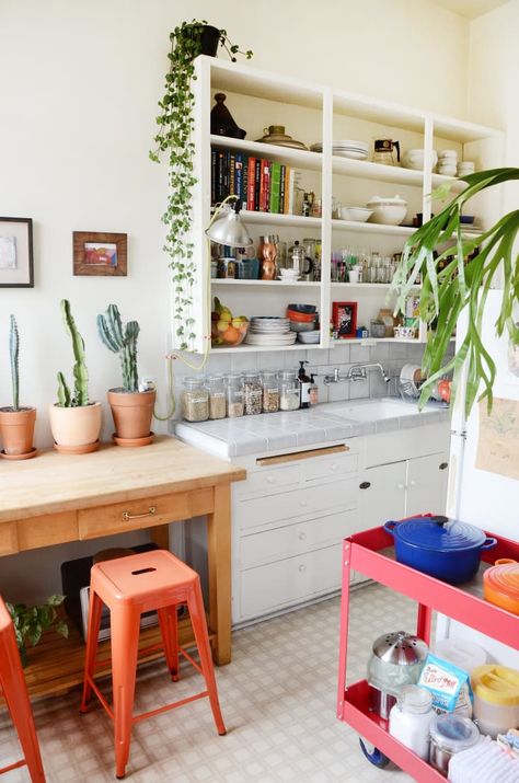 House Tour: A Cozy 300 Square Foot Studio in Oakland | Apartment Therapy Small Studio Apartment Decorating, Diy Room Divider, Tiny Apartments, Small Studio Apartment, Tiny Apartment, Studio Apartment Decorating, Apartment Kitchen, Small Studio, Cool Ideas