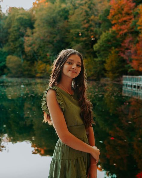 The cutest senior session with Miss Alivia!! The leaves are in a perfect transition this time of year🤍🍁🌳 There’s a couple openings left to get your Fall senior photos!!📸🎞️ #seniors #highschoolsenior #seniorpictures #seniorphotographer #seniorphotography #seniorphotoshoot #ohioseniorphotographer #youngstownsenior #youngstownseniorphotographer #youngstownohio #girardsenior Moody Senior Pictures, Fall Senior Photos, Fall Senior Portraits, Youngstown Ohio, Senior Portrait Poses, Senior Photoshoot, Senior Pics, Senior Session, Portrait Poses