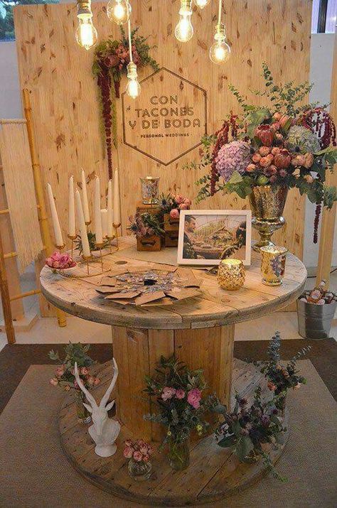 Used Wedding Decor, Decoration Evenementielle, Rustic Wedding Decorations, Wedding Rustic, Rustic Country Wedding, Deco Floral, Wedding Deco, Diy Wedding Decorations, Trendy Wedding