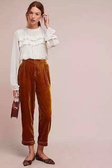 Girls Ripped Jeans, Hipster Jeans, Trouser Outfits, Velvet Trousers, Fashion Blogger Style, Brown Pants, Velvet Pants, Look At You, Ladies Dress Design