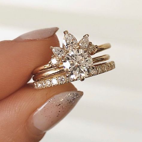 Couture Closet • Bridal Shop on Instagram: “The shine on this set is unbelievable! This is sure to brighten your day! #sparklesunday 💍- @louisejeanjewellery . . . . . #diamondring…” Engagement And Wedding Ring, Wedding Ring Bands Set, Future Engagement Rings, Round Diamond Setting, Dream Engagement, Dream Engagement Rings, You Are Loved, Wedding Ring Set, Put A Ring On It