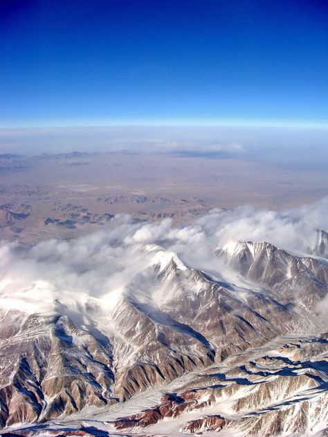 Over Changtang - The Tibetan High Plateau Clouds cover the Altyn-Tagh (Altun… Taklamakan Desert, Tibetan Plateau, Deserts Of The World, Tibetan Buddhism, Silk Road, Dalai Lama, Central Asia, Iraq, Tibet