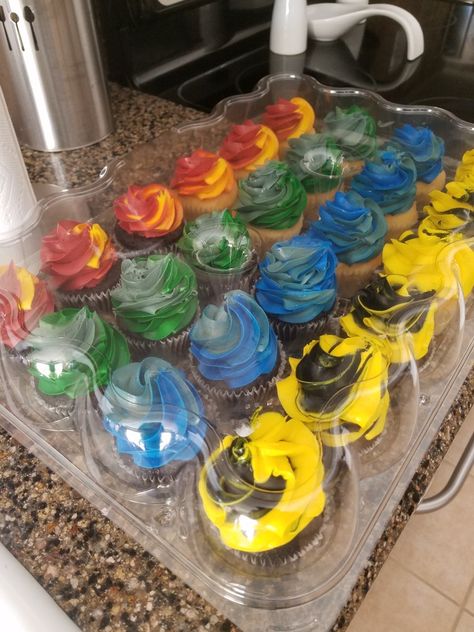 Harry Potter Birthday Party Ideas Cake Hogwarts Houses, Harry Potter Birthday Cupcake Ideas, Hogwarts House Cupcakes, Harry Potter Cakes Ideas, Diy Harry Potter Cupcakes, Harry Potter Gender Reveal Cupcakes, The Chosen One First Birthday Cake, Harry Potter House Cupcakes, One Year Old Birthday Party Boy Harry Potter