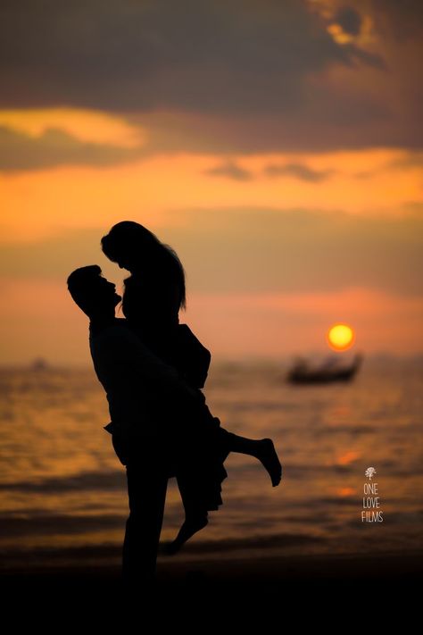 Sunset Couple Photography, Couple Pic Hd, Best Love Pics, Couple Beach Pictures, Cute Owls Wallpaper, Beach Photo Session, Couple Silhouette, Sky Photography Nature, Pre Wedding Poses