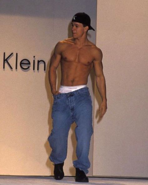 Mark Wahlberg Daughter, Mark Wahlberg Muscle, Mark Wahlberg 90s, Mark Wahlberg Fear, Mark Wahlberg Calvin Klein, Calvin Klein Models, 90s Men, 남자 몸, Theo James