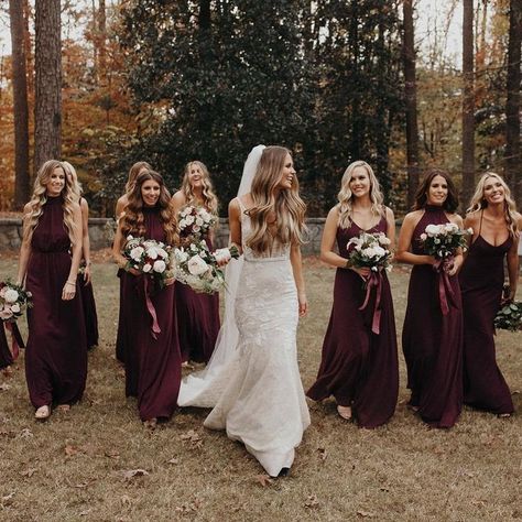 Mumu Wedding, Fall Bridesmaids, Red Bridesmaids, Bridesmaids Photos, Red Bridesmaid Dresses, Bridal Party Photos, Burgundy Wedding, Wedding Photo Inspiration, Wedding Poses