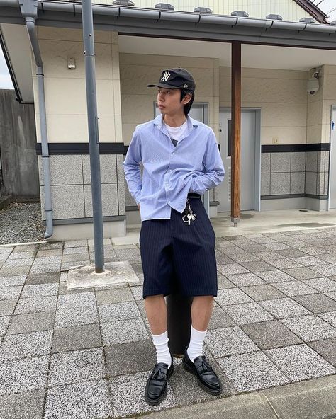 GO on my tik tok:0verl00ked #outfits #ootd Loafer Outfit Men, Men Loafers Outfit, Vintage Baggy Pants, Loafers Outfits, Styling Shorts, Loafers Men Outfit, Outfit Ideas Streetwear, Men Streetwear Fashion, Dress Shorts Outfit