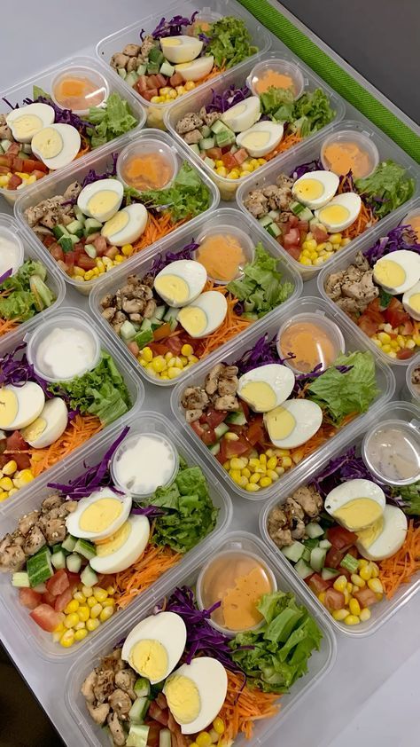 Salad Business Ideas, Resep Salad Sayur, Salad Sayur, Menu Diet, Healthy Eating Meal Plan, Resep Salad, Healthy Food Menu, Catering Ideas Food, Regular People