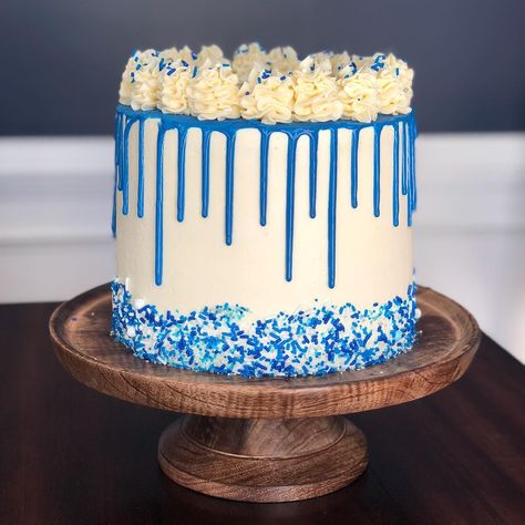 Blue Cakes For Boys, Blue Cake Designs Birthday, Blue Drip Cake, Cake For Men, Drop Cake, Sprinkles Birthday Cake, Buttercream Birthday Cake, Blue Birthday Cakes, Cake Decorating Frosting