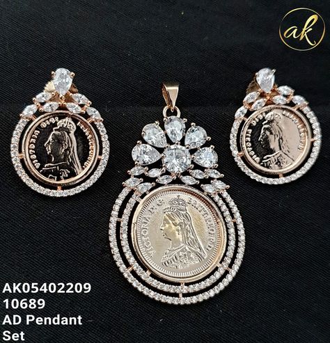 Ginni Pendant Design Diamond, Dollar Chain, Egyptian Inspired Jewelry, Mangalsutra Pendant, Baby Jewelry Gold, Gold Coin Jewelry, Coin Jewellery, Dubai Gold Jewelry, Couple Ring Design