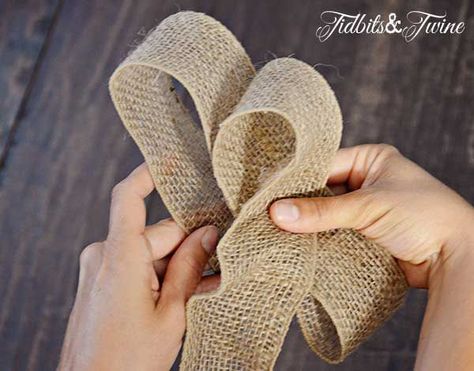 Bow Pictures, Gifts Pictures, Diy Tree Topper, Bow Making Tutorials, Gubahan Bunga, Fancy Bows, Diy Tree, Burlap Crafts, Bow Tutorial