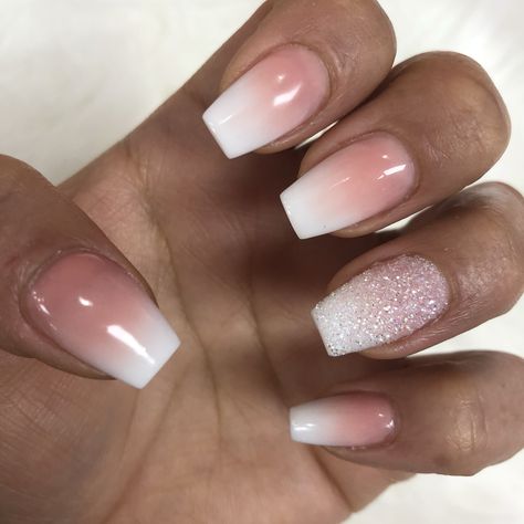 French ombré short coffin nails with glitter sparkle France Nails, Pedicure Art, Ombre French Nails, Short Coffin Nails Designs, Pink And White Nails, Unghie Sfumate, Nails With Glitter, Manicure Designs, Nails Yellow