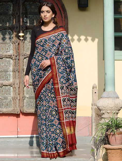 20 Sarees From Across India That Every Woman Should Have In Her Wardrobe Phulkari Saree, Patola Silk Saree, Khadi Saree, Patola Saree, Salwar Kamiz, Ethnic Sarees, Jamdani Saree, Casual Saree, Saree Models