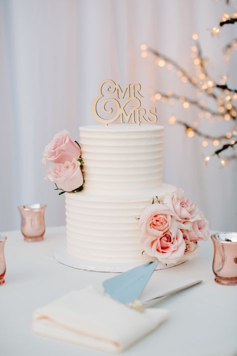 simple wedding cake design Cake Weeding Decoration Simple, Wedding 2 Tier Cake, 2 Tier Wedding Cakes Simple Elegant, Simple 2 Tier Wedding Cake, Simple Wedding Cake 2 Tier, Simple Two Tier Wedding Cake, Engagement Cake Designs, Wedding Cake 2 Tier, Chic Wedding Cake