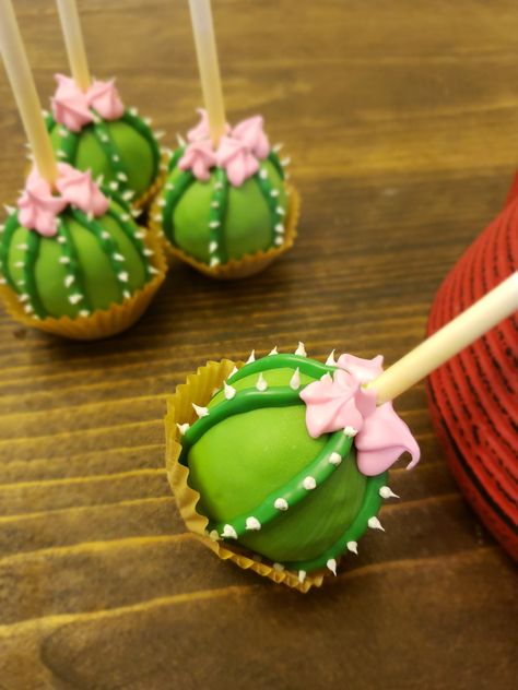 Cactus Cake Pops, World Cake, Cake Pop Designs, Cactus Cake, Cake Pop Decorating, Mini Torte, Cake Day, Cute Baking, Cute Desserts