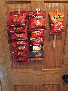 Natural Homemade Living: DIY Chip Holder - Organize Your Pantry Organize Your Pantry, Snack Holders, Chip Clips, Diy Display, Organisation Hacks, Large Basket, Snack Chips, Chip Bags, Diy Repair