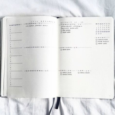 This monochromatic wonder: | 24 Minimalist Bullet Journal Layouts To Soothe Your Weary Soul Bullet Journal Weekly Spread Layout, Bullet Journal Period Tracker, Minimalist Bullet Journal Layout, Bullet Journal Simple, Minimalist Bullet Journal, Planning School, Bullet Journal Minimalist, Weekly Log, Bullet Journal Monthly Spread