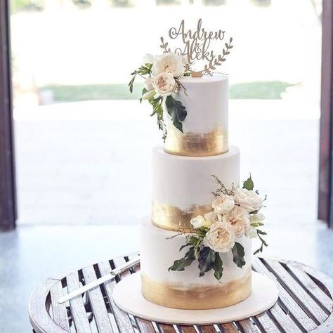 wedding cakes, cakes, food, cakes design. Gold Foil Wedding Cake, Gold Wedding Cakes, Groomsman Attire, Glamorous Wedding Cakes, Kek Kahwin, Vintage Pasta, Bday Stuff, Wedding Cakes Ideas, Cake Design Inspiration