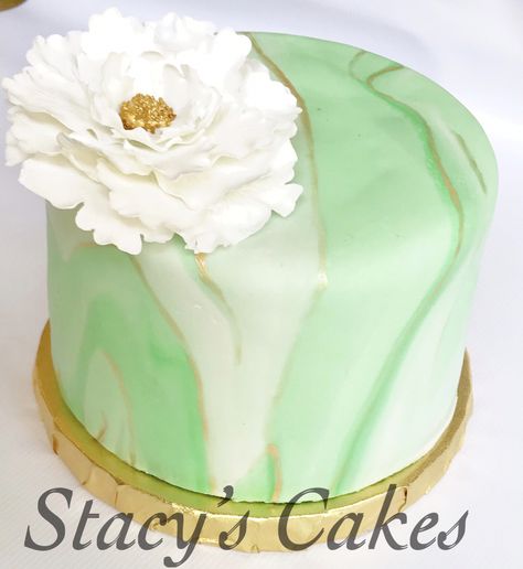 Green And Gold Cake, Mint Green Cake, Cake With Peonies, Mint Green Cakes, Daisy Wedding Cakes, Baking Birthday Cake, Gold Fondant, Mint Chocolate Cake