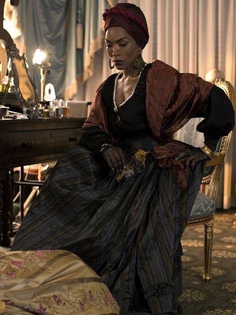 TOWN OF WITCHES, ÌLÚ AJẸ IN NIGERIA – BeingAdetutuOjInTheGhetto Voodoo Queen, Afro Goth, Voodoo Priestess, Marie Laveau, Ahs Coven, American Horror Story Coven, Witch Costumes, Angela Bassett, The Rocky Horror Picture Show