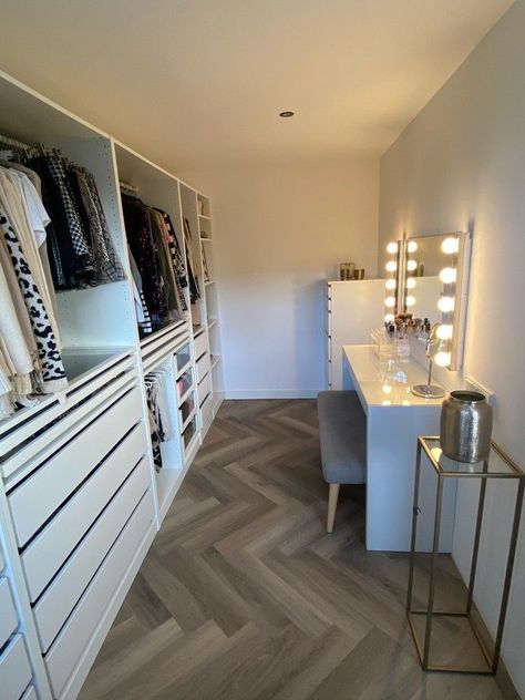 Room Baddie, Baddie Room, Vibey Room, Dressing Room Decor, Dream Closet Design, Wardrobe Room, Closet Decor, Paper Home, غرفة ملابس