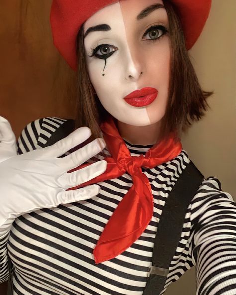 Mime Woman Costume, Mime Artist Costume, Mime Costume Diy Women Makeup, Women Mime Costume, Mime Costume Halloween, Diy Mime Costume For Women, Halloween Mime Costume, Mime Halloween Costume Women, Female Mime Makeup