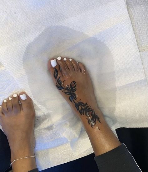 Foot Tattoo Placement, Tattoo Ideas Foot, Foot Tattoo Ideas, Cute Foot Tattoos, Small Foot Tattoos, Toe Tattoos, Tattoos Cute, Tattoo Foot, Tattoos Infinity