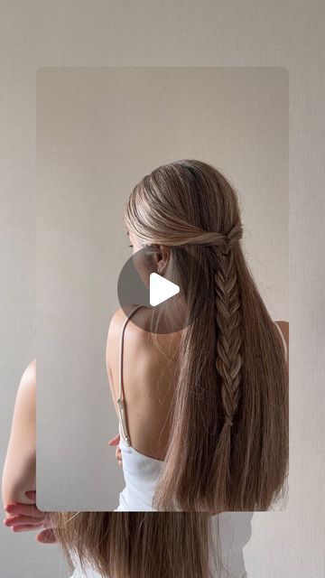 Michelle | Romanticizing life through hair on Instagram: "Fishtail braided hairstyle 🐠🫧  Ready for a summer makeover? Fishtail braids are calling your name! 🌞✨  —  Check the story for detailed fishtail braids tutorial. 🐚  #braidedhairstyles #halfuphalfdownhairstyle #weddinghair #summerhair #hairtrends #hairinspo #hairaesthetic" Hair Stules, Braids Tutorial, Fishtail Braid Hairstyles, Fishtail Braids, Summer Haircuts, Braided Hairstyle, Romanticizing Life, Easy Summer Hairstyles, Braids For Black Women