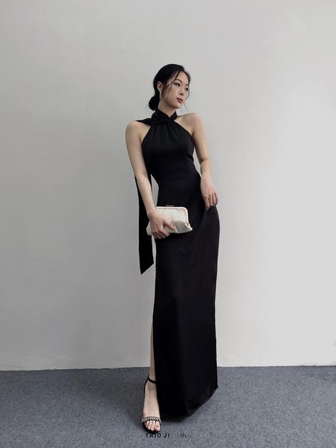 One Piece Gaun Dress, Korean Formal Dress Classy, Elegant Dresses Classy White, Simple Elegant Dresses Classy Chic Formal, Dior Dress Elegant Classy, Black Dress Korean Style Formal, Classy Black Dress Formal, Elegant Black Dress Aesthetic, Old Money Formal Dress