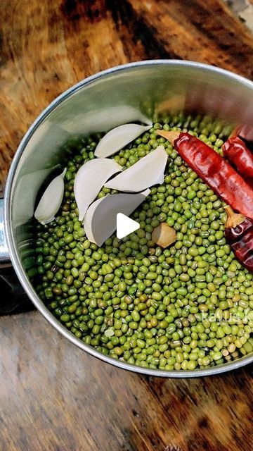 Kayus Kitchen on Instagram: "Grind Green Gram Try this New Healthy recipe , Trust me u will love it ❣️ Lunch Box Series Episode 6 ❣️  Ingredients   Things to be roasted n coarsely grinded :- Green gram 1/4 cup Garlic with skin 6 cloves  Red chillies 3 Cumin seeds 1/2 tsp  Pepper 1 tsp  Few curry leaves  Peanut oil 2 tbsp  Cumin seeds 1 tsp  Onion 2 medium size, finely chopped  Tomato 2 , medium size roughly chopped  Salt to taste  Rice 1 cup, soaked for 15 mins  ( I hv used Seeraga samba Rice ) Water 2.5 cups  ( 2 cups water for Rice n 1/2 cup water for dal ) Ghee 1-2 tsp Salt to taste   #kayuskitchen #pachaipayarusadam #greengrampulao #greengramrice #pachaipayarurice #pachaipayarupulao #greengramrecipes #lunchboxseries #lunchboxideasforkids #easylunchboxrecipes #reels #reelkarofeelkaro #c Green Gram Curry, Sabudana Recipes Videos, New Dishes Recipes Veg, Green Gram Recipes, Oat Recipes Healthy Breakfast, Indian Healthy Recipes, Indian Lunch Box, Sabudana Recipes, Healthy Indian Snacks