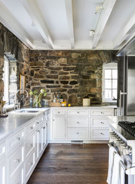 Stone Backsplash Natural Wamrth of the Organic Appeal - Backsplash.com | Kitchen Backsplash Products & Ideas Natural Backsplash, Stacked Stone Backsplash, Natural Stone Backsplash, Stone Backsplash Kitchen, Stone Accent Walls, Farmhouse Backsplash, Kitchen New York, Stone Farmhouse, Brick Backsplash