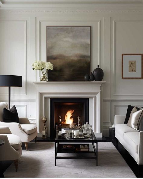 When it comes to decorating a fireplace, small frames, vintage vases, and soft hydrangeas are great options. However, it’s important to maintain a balance between light and dark colours to create a welcoming atmosphere. By combining warm and cool tones, you can create a timeless and elegant living room with refined simplicity. Brown And White Living Room, Classic Contemporary Interior Design, Transitional Style Interior Design, Modern Classic Living Room, Terrace Living Room, Transitional Interior Design, Classic Living Room, Living Room Design Decor, White Living