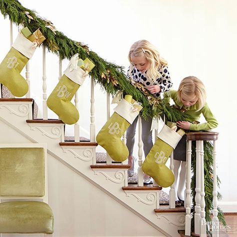 A Little Christmas (Pin now, Do Later) - Emily A. Clark Diy Christmas Garland Ideas, Christmas Garland Ideas, Garlands Christmas, Diy Garlands, Christmas Simple, Garland Ideas, Diy Christmas Garland, Holiday Mantel, Holiday Garlands