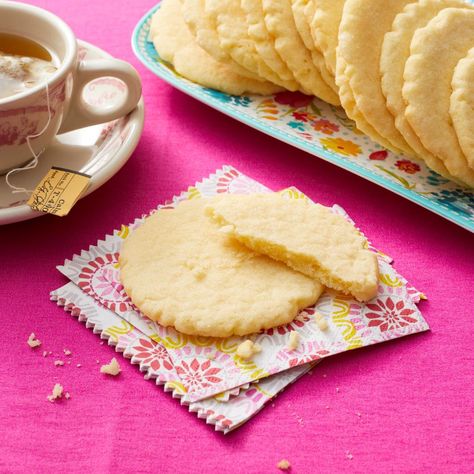 Angel Sugar Cookies Recipe - Pioneer Woman Sugar Cookies Pioneer Woman Sugar Cookies, Brown Sugar Oatmeal Cookies, Christmas Cookie Swap, Thanksgiving Cooking, Christmas Cookies Easy, Fall Cookies, Sugar Cookies Recipe, Cookies Recipes Christmas, Pioneer Woman