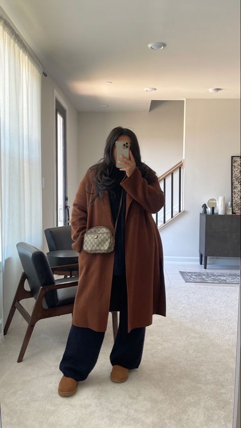 Vintage Gucci bag, winter outfit, matching set, uggs Outfit Essentials Basics, Womens Plus Size Winter Outfits, Winter Outfits Xl Size, Nyc Plus Size Winter Outfits, Winter Outfits Big Size, Japan Outfit Winter Plus Size, Cozy Outfit Plus Size, Autumn Style Plus Size, London Winter Outfits Plus Size