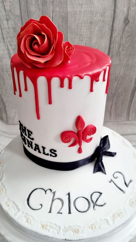 The originals theme cake . Filled with rasberry and vanilla buttercream. Coated with a white chocolate ganache. Covered in a white fondant and dripped with a red royal icing The Originals Birthday Theme, The Originals Cake Ideas, Tvd Bday Ideas, Vampire Diaries Cupcakes, Vampire Themed Cake, The Vampire Diaries Birthday Cakes, The Vampire Diaries Birthday, Red Royal Icing, Twilight Cake