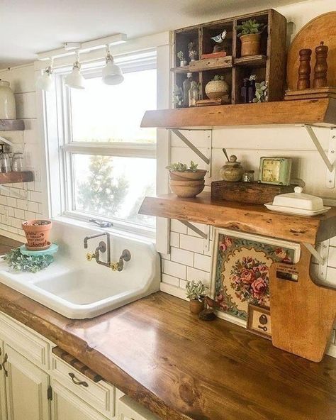 Dapur Rustic, Rustic Kitchen Design, Cottage Kitchens, Kitchen Concepts, Rustic Kitchen Decor, Hus Inspiration, Farmhouse Style Kitchen, Kitchen Redo, Cottage Kitchen