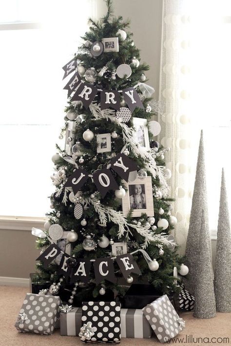 Black, white & silver christmas tree Black White Christmas Tree, Black And White Christmas Tree, Christmas Urns, Amazing Christmas Trees, Christmas Tree Decorated, Black White Christmas, Black And White Christmas, Silver Christmas Tree, Gold Christmas Decorations