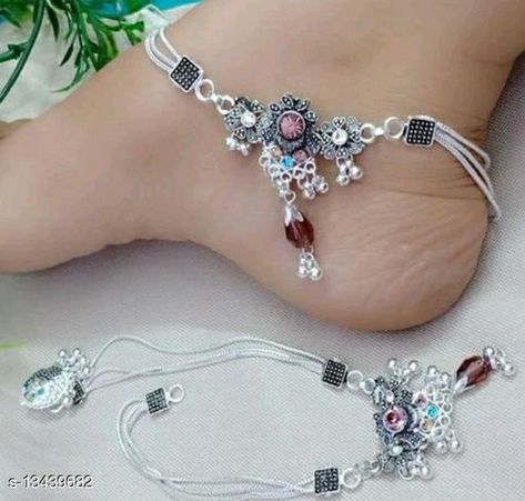 Payal Designs Silver, Beautiful Anklet, Anklet Designs, Crystal Anklet, Beach Anklets, Women Anklets, Silver Toe Rings, Ankle Chain, Gold Rings Fashion