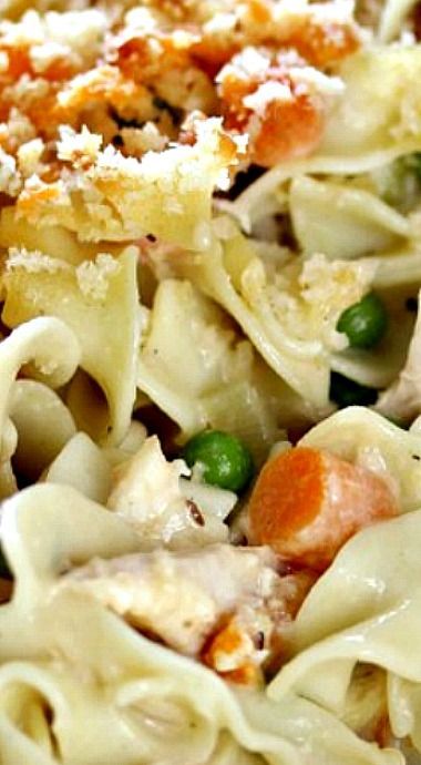 If you love Stouffers Escalloped Chicken & Noodles, you'll love this comforting casserole. And, because you make it from scratch, it tastes so much better! ❊ Macaroni Casserole, Pasta Bakes, Chicken And Noodles, Tuna Casserole Recipes, Chicken Noodle Casserole, Tuna Casserole, Noodle Casserole, Potato Chip, Tasty Pasta