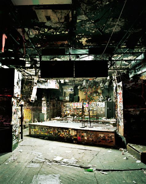 Inside CBGB's New York! New York Underground Aesthetic, Underground Rock Aesthetic, Industrial Rock Aesthetic, 90s Metal Aesthetic, Punk 90s Aesthetic, Rock Core Aesthetic, Underground Music Aesthetic, Hardcore Punk Aesthetic, 90s Punk Aesthetic