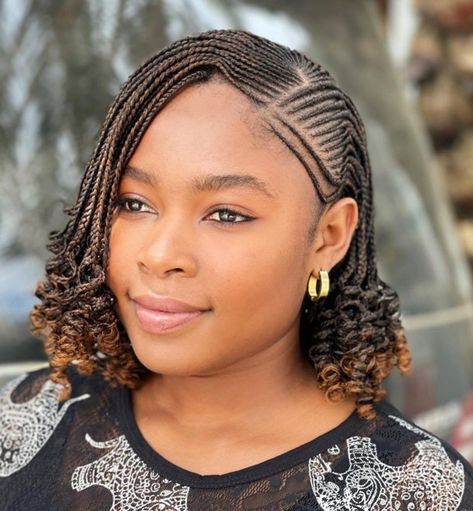 Chic Protective Bob Braids African Weaving Hairstyles, Bob Braids Hairstyles With Curls, Weaving Styles For Natural Hair, Natural Weave Hairstyles, Hair Weaving Style, Curled Bob Hairstyle, Straight Up Hairstyles, Short Hairdo, Cornrow Styles