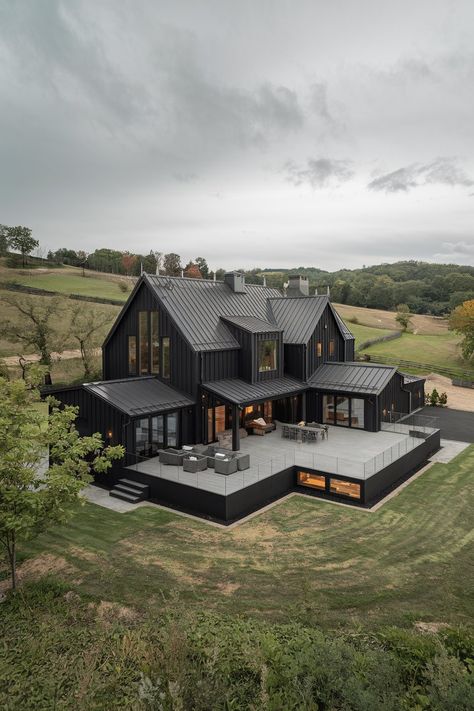 10 Black Modern Farmhouse Exteriors That Showcase Bold, Timeless Design - My Decor Inspo Modern Farmhouse Home Plans, Black Barndominium Interior Ideas, Barndo Farmhouse, Farm Homes Country, Black And Wood House, House Design Dark, All Black Modern House, Modern Houses Exteriors, Farmhouse Barndominium Exterior