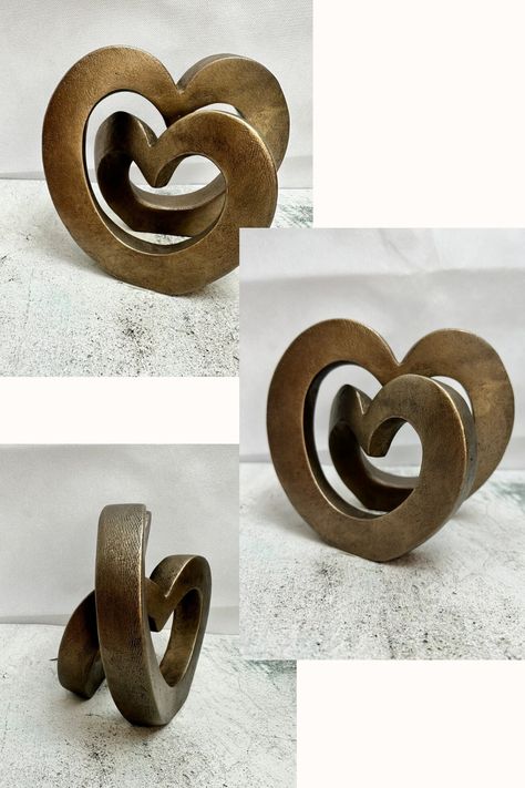 Room Surprise, Heart Sculpture, Ceramic Designs, Park Pavilion, Sculpture Ideas, Wood Hearts, Love Hearts, Sculpture Clay, Clay Sculpture