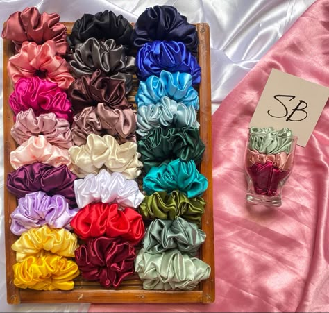 Satin Scrunchies Diy, Hair Accessories Diy Headband, Cute Scrunchies, Hair Tool Set, Diy Hair Scrunchies, Hair Acessories, Scrunchie Styles, Diy Hair Accessories Ribbon, Hair Tie Accessories