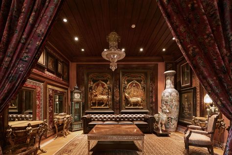 Sabyasachi House Interior, Sabyasachi Store Interior, Oro Aesthetic, Sabyasachi Store, 1920s England, Fairmont Wedding, Bridal Boutique Interior, Store Design Boutique, Dream Wedding Decorations